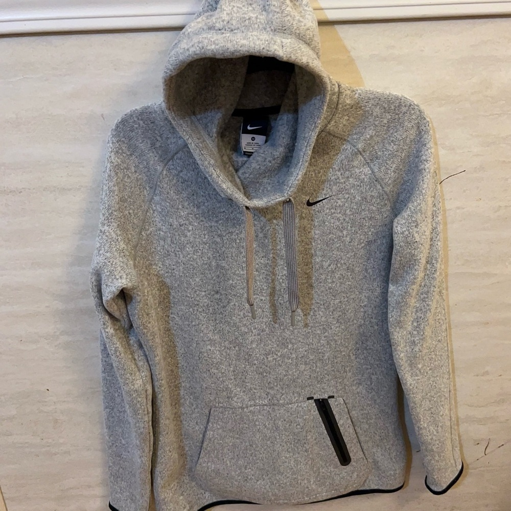 Nike
Women's Hypernatural Therma Fit Pullover Hooded Sweatshirt